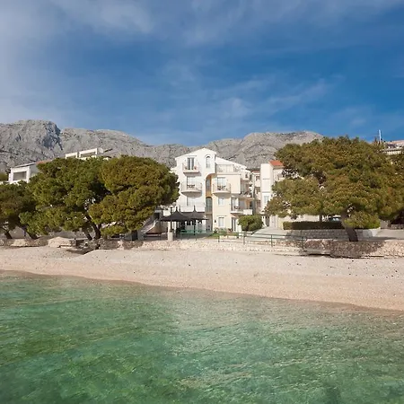 Lucia アパート *